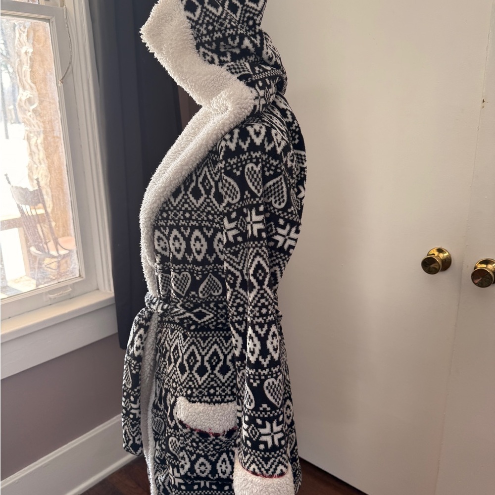 Secret Treasures Soft Comfy Robe With Hearts - Picture 11 of 13